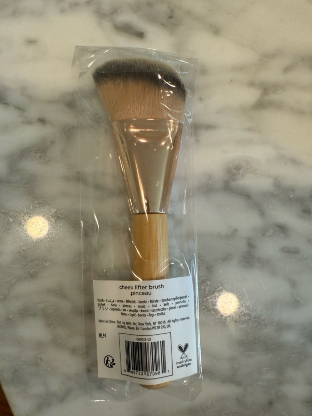 Tarte Cheek Lifter Makeup Brush - Beige Handle with Tan Bristles - Picture 2 of 2